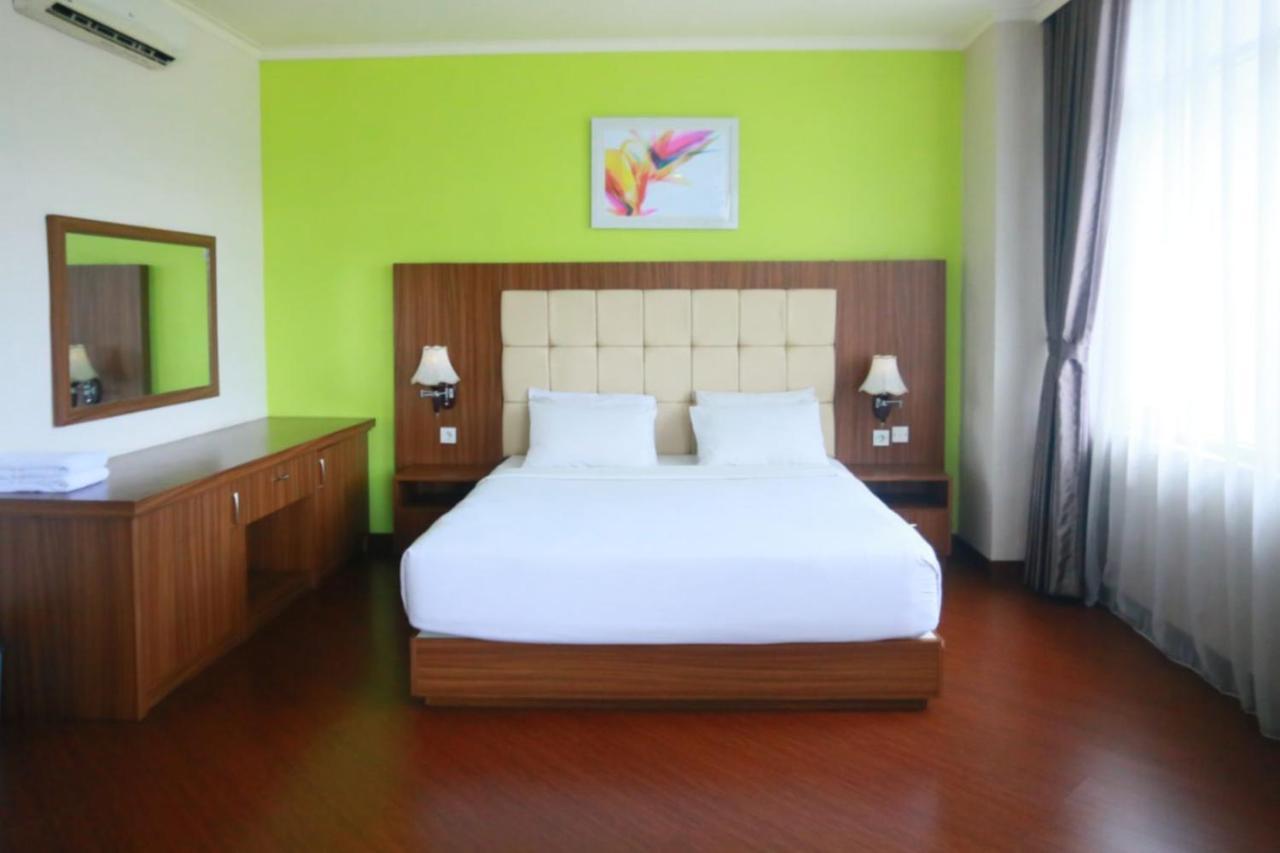 Utc Dago Hotel Bandung Exterior foto